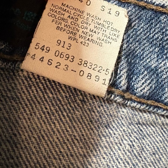 Vintage Levi’s silvertab 90’s denim shorts - Picture 3 of 6